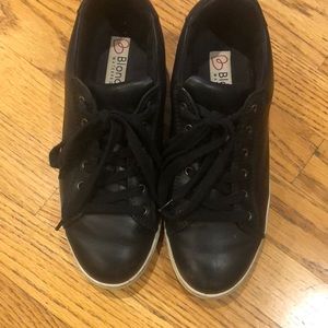 Blondo size 8.5 black sneakers with white trim pre owned